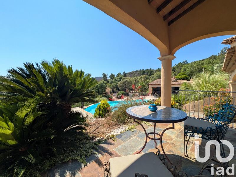 Maison - 460 m² - 12 pièces