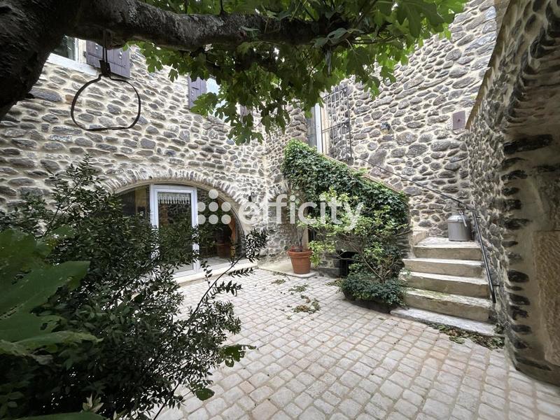 Maison - 195 m² - 10 pièces