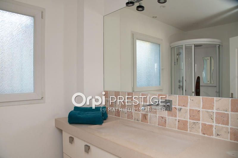 Villa - 201 m² - 9 pièces