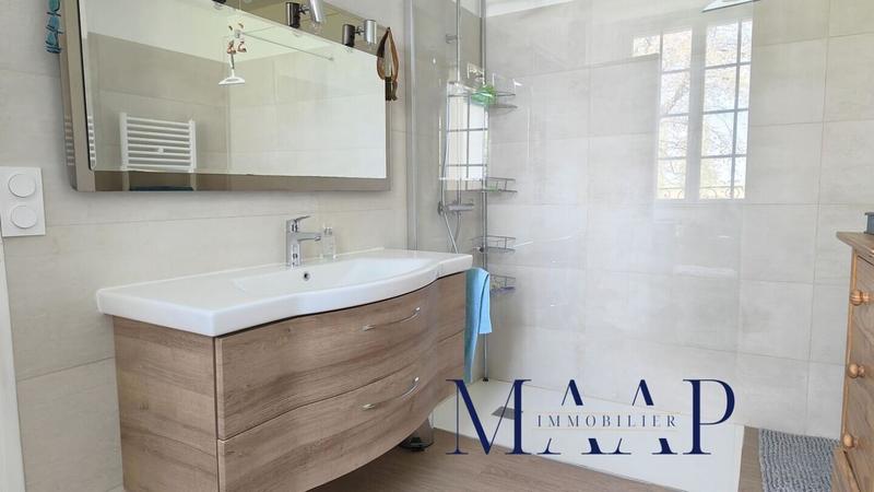 Demeure - 303 m² - 11 pièces