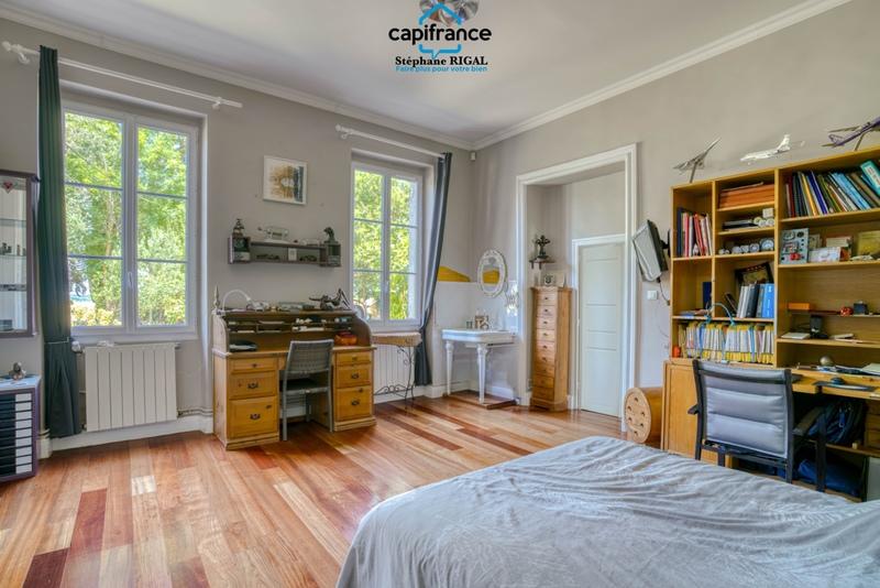 Propriété - 210 m² - 14 pièces