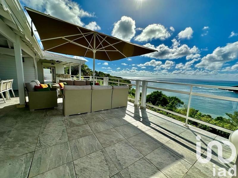 Maison - 250 m² - 8 pièces