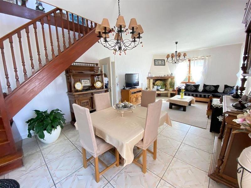 Maison - 238 m² - 10 pièces