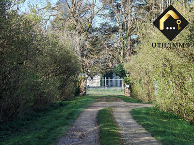 Maison - 1 062 m² - 13 pièces