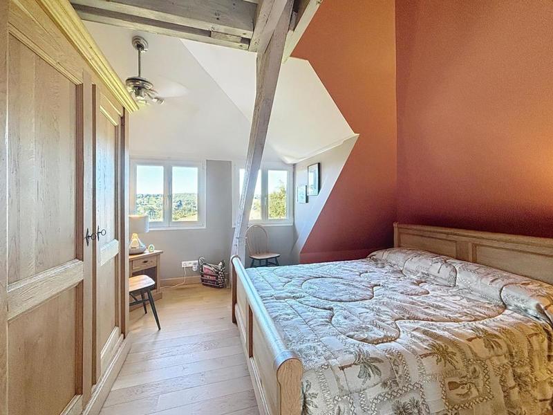 Maison traditionnelle - 160 m² - 6 pièces