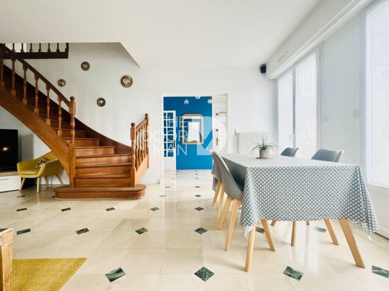 Maison - 151 m² - 8 pièces