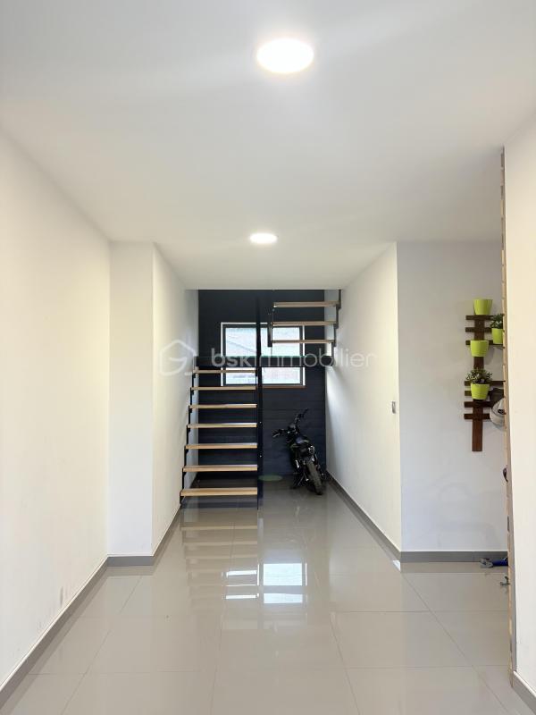 Maison - 243 m² - 8 pièces