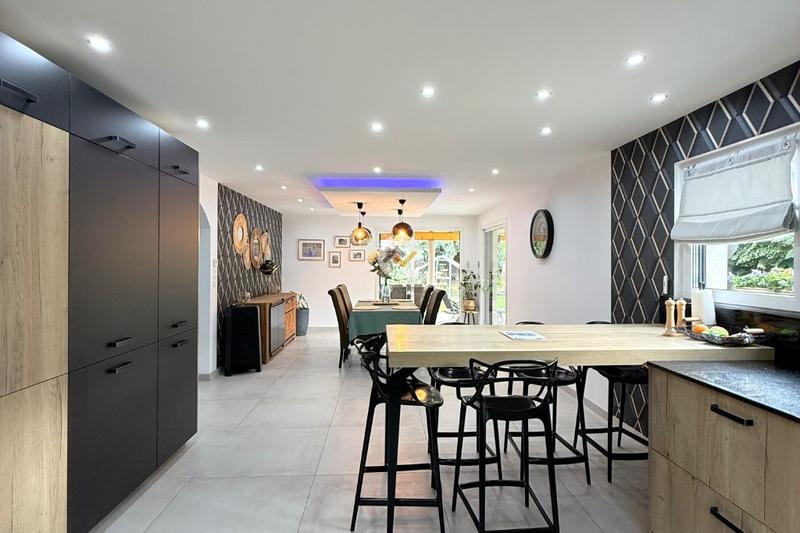 Maison contemporaine - 186 m² - 7 pièces