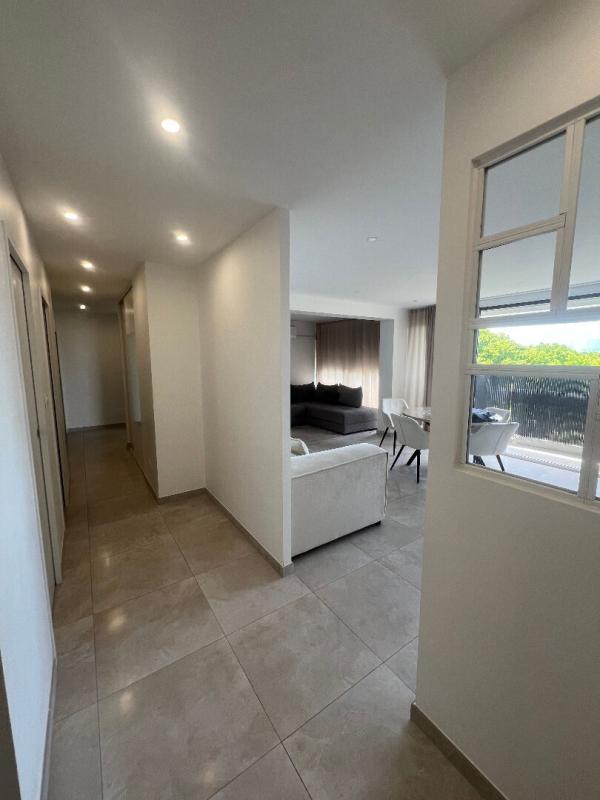 Appartement - 92 m² - 5 pièces