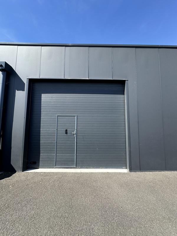 Local d'activités - 100 m²