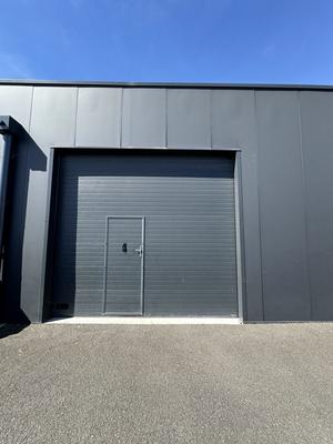 Local d'activités - 100 m²