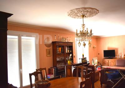 Maison - 215 m² - 14 pièces