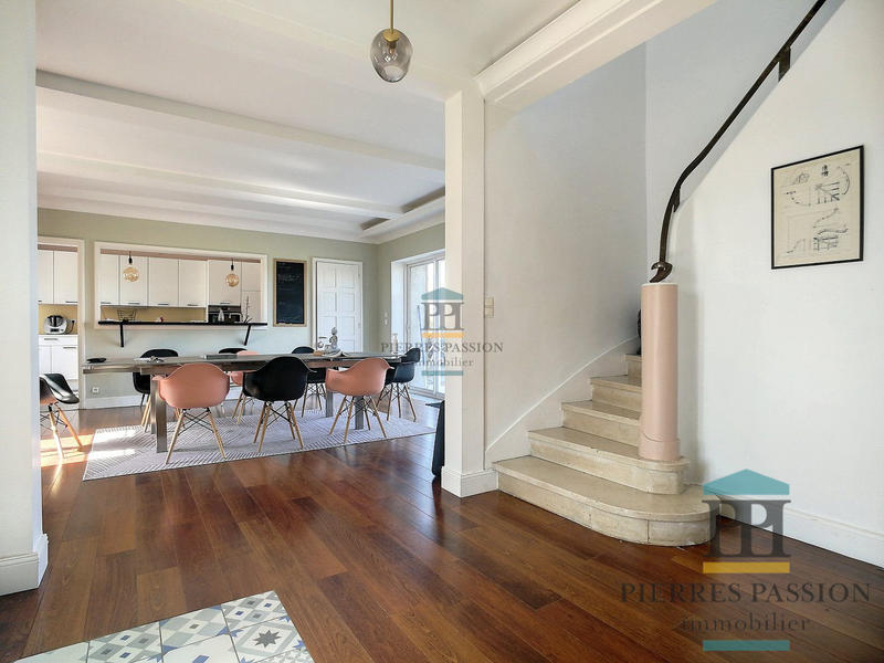 Maison ancienne - 232 m² - 9 pièces