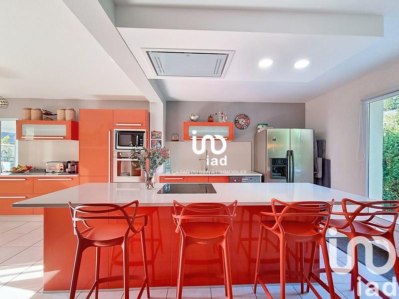 Maison - 217 m² - 9 pièces