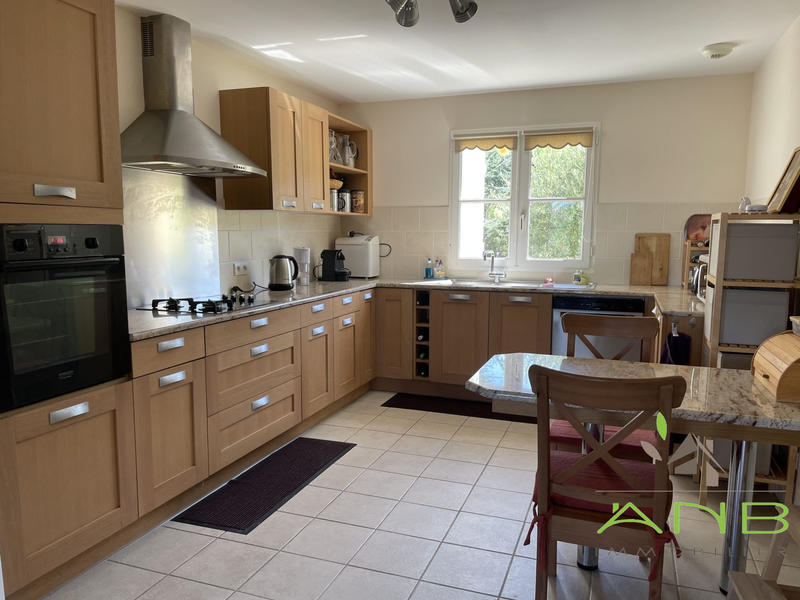 Maison - 210 m² - 6 pièces