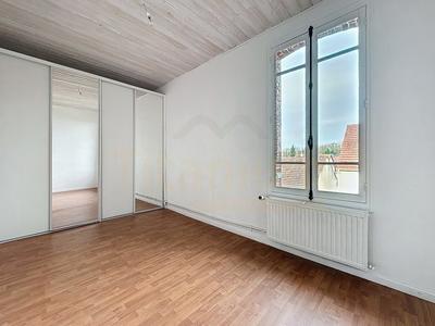 Maison - 94 m² - 5 pièces