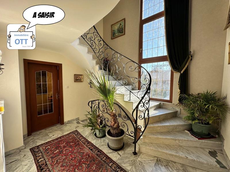 Maison - 211 m² - 8 pièces