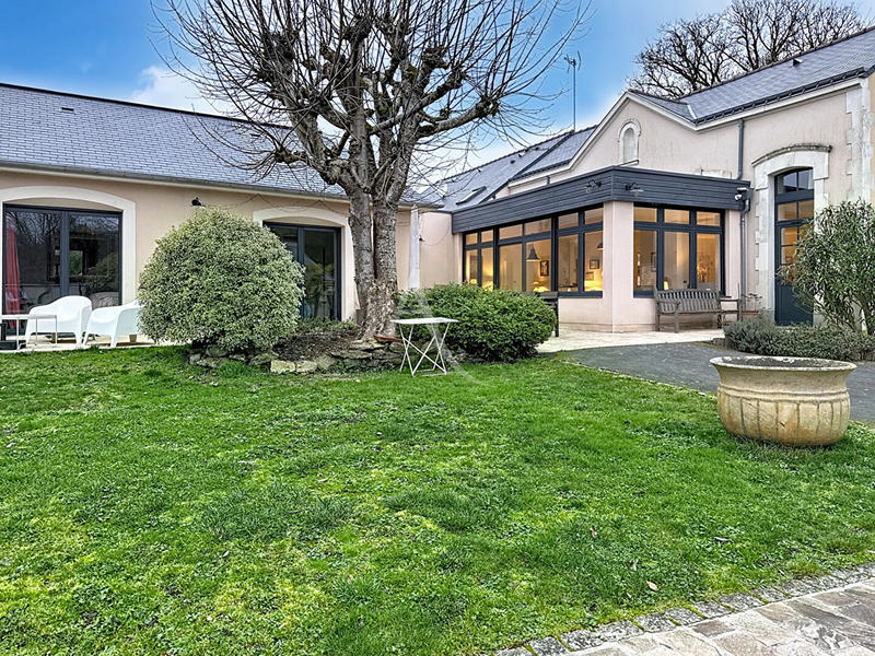 Maison - 203 m² - 11 pièces