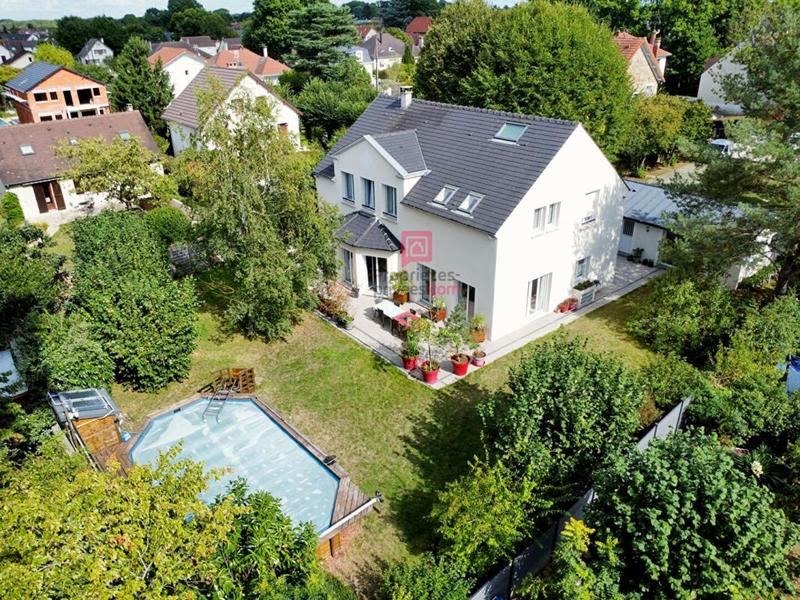 Maison - 250 m² - 10 pièces