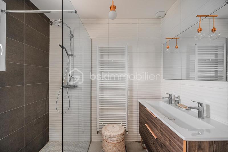 Maison - 102 m² - 4 pièces