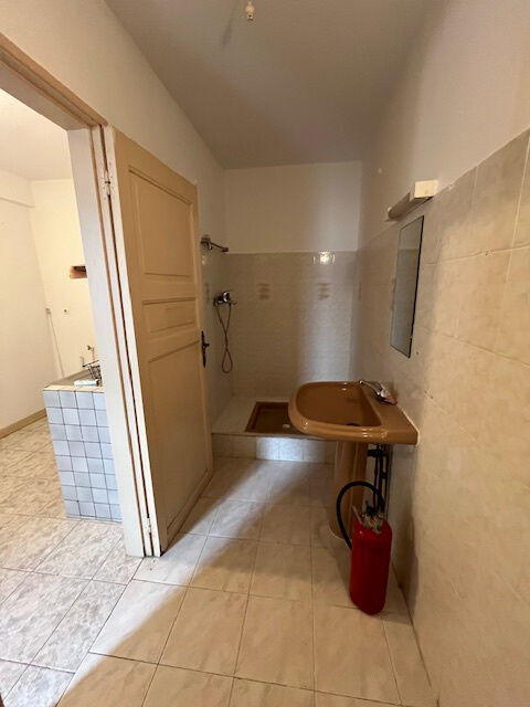 Local commercial - 71 m² - 4 pièces