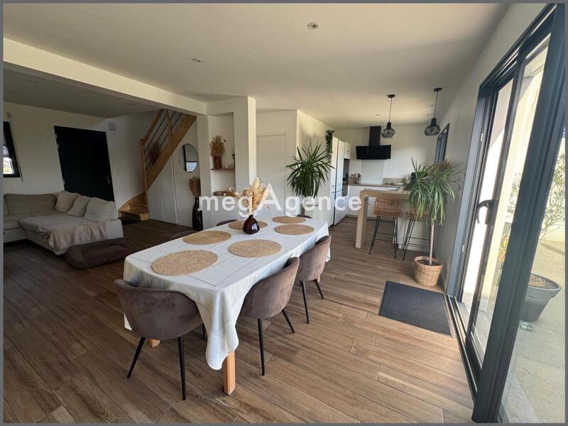 Maison - 96 m² - 5 pièces