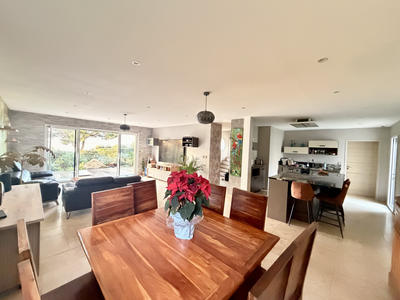 Maison - 168 m² - 7 pièces