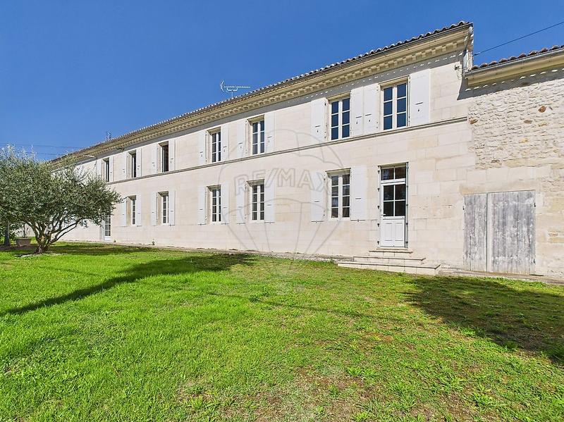 Maison en pierre - 333 m² - 9 pièces