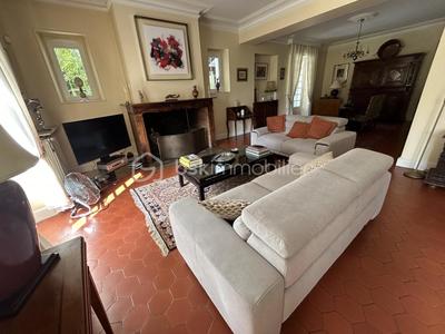 Propriété - 453 m² - 11 pièces