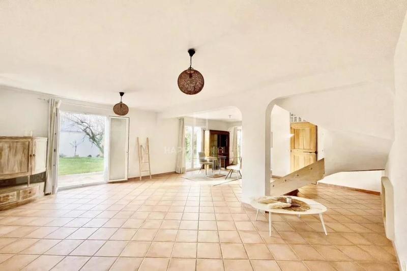 Maison - 211 m² - 7 pièces