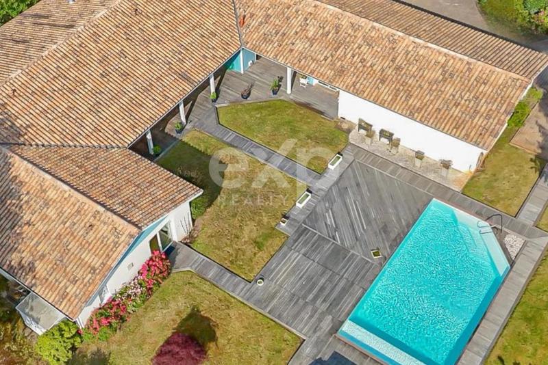 Maison - 295 m² - 12 pièces