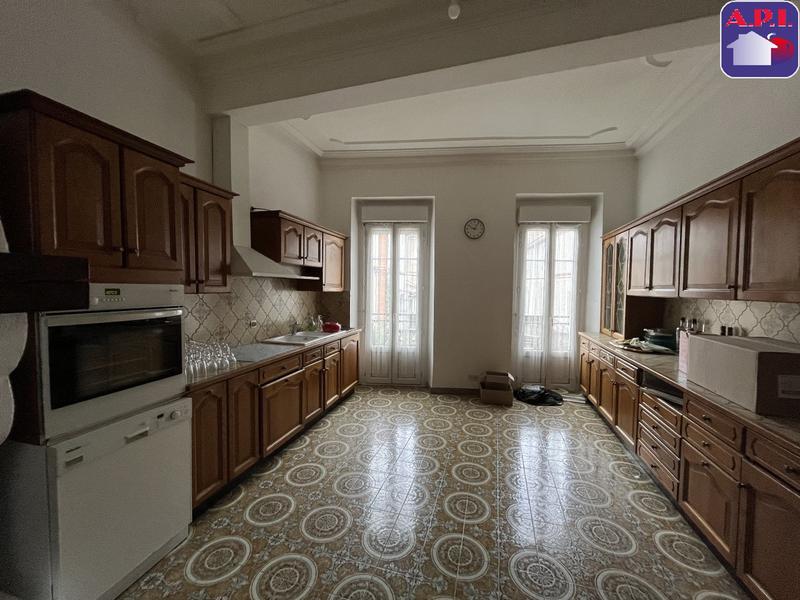 Maison - 230 m² - 5 pièces