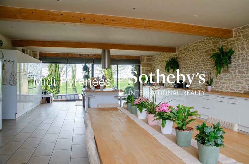 Maison - 655 m² - 13 pièces