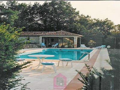 Propriété - 310 m² - 9 pièces