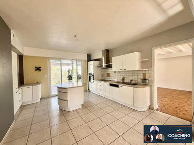 Maison - 210 m² - 10 pièces