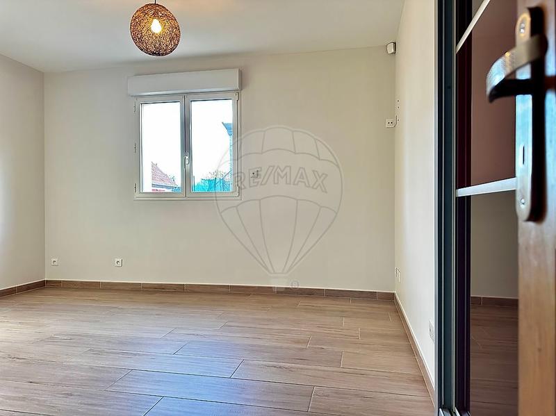 Pavillon - 225 m² - 9 pièces