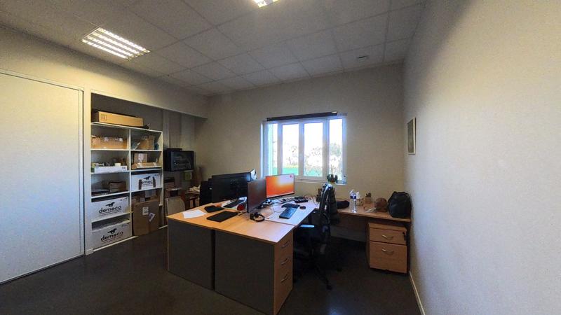 Local d'activités - 318 m²