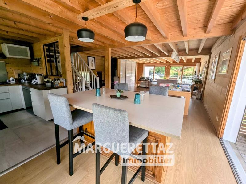 Maison - 237 m² - 7 pièces