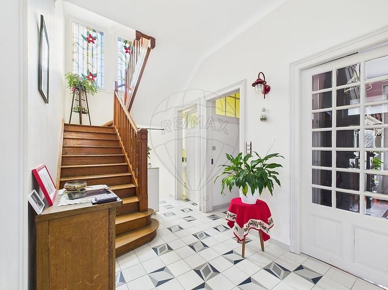 Maison - 210 m² - 10 pièces