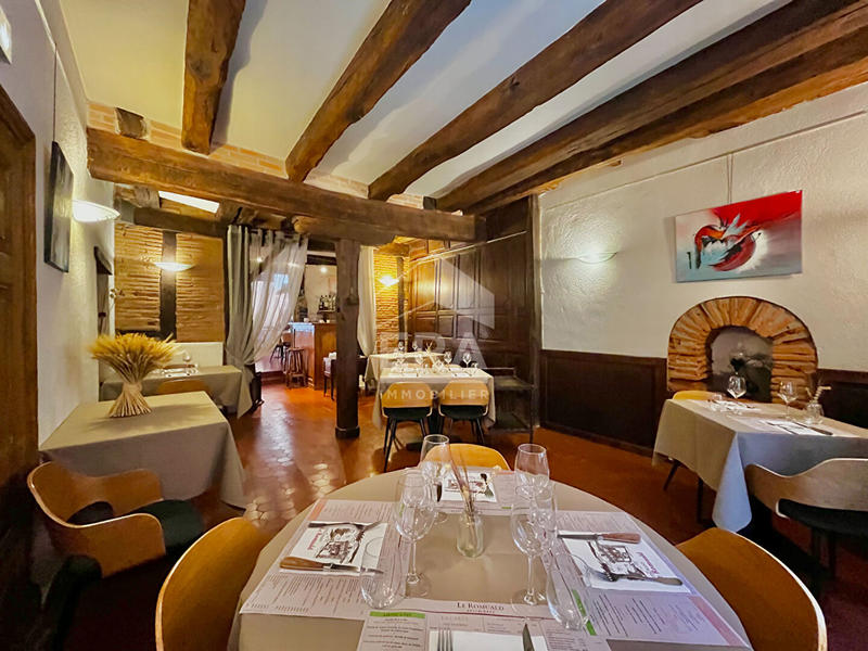 Maison - 320 m² - 9 pièces