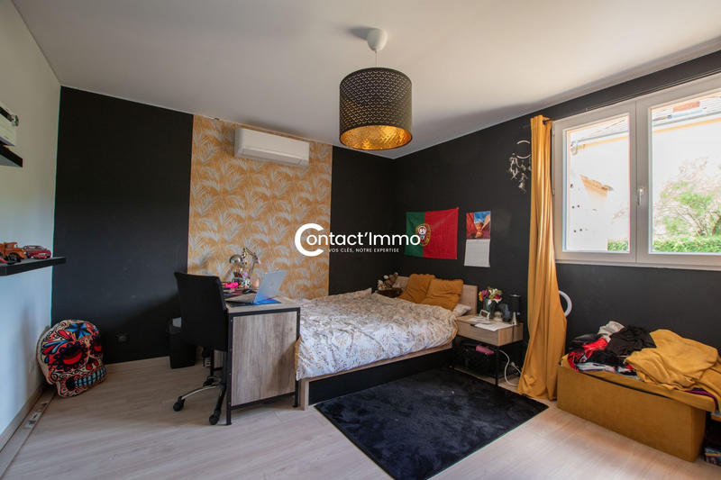 Maison - 202 m² - 9 pièces