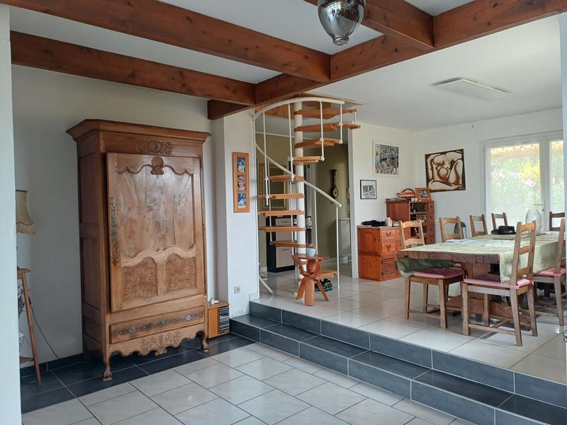 Maison - 207 m² - 9 pièces