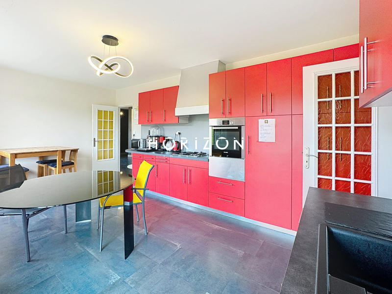 Maison - 218 m² - 6 pièces