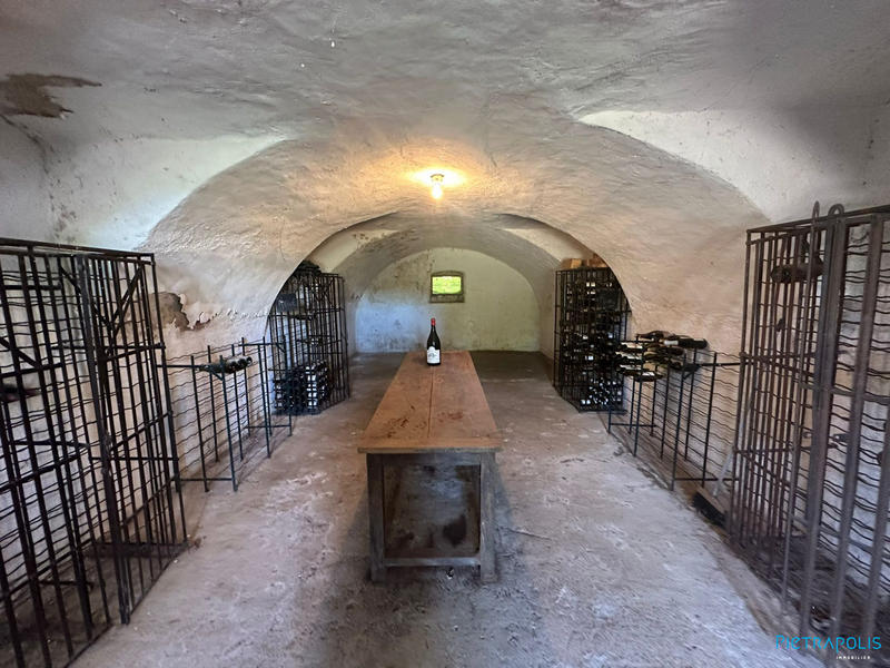 Maison - 305 m² - 9 pièces