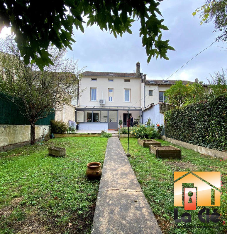 Maison traditionnelle - 156 m² - 5 pièces