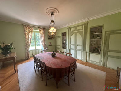 Maison - 305 m² - 9 pièces