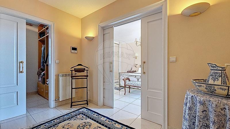 Villa - 310 m² - 8 pièces