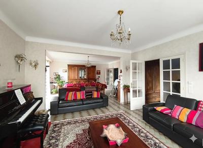 Maison - 277 m² - 6 pièces