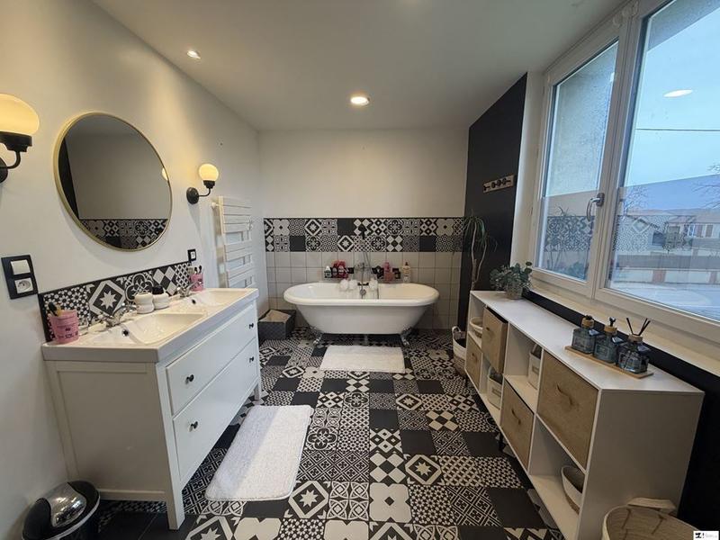 Maison traditionnelle - 176 m² - 5 pièces