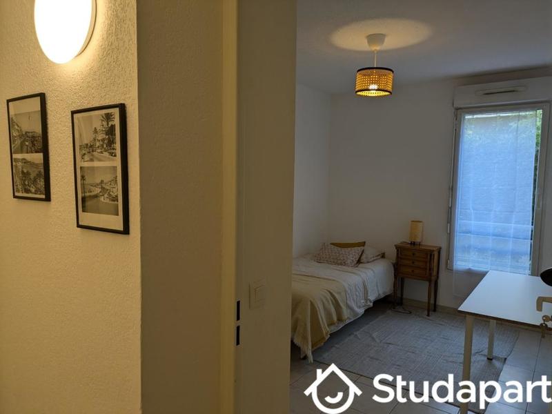 Chambre - 11 m² - 1 pièce